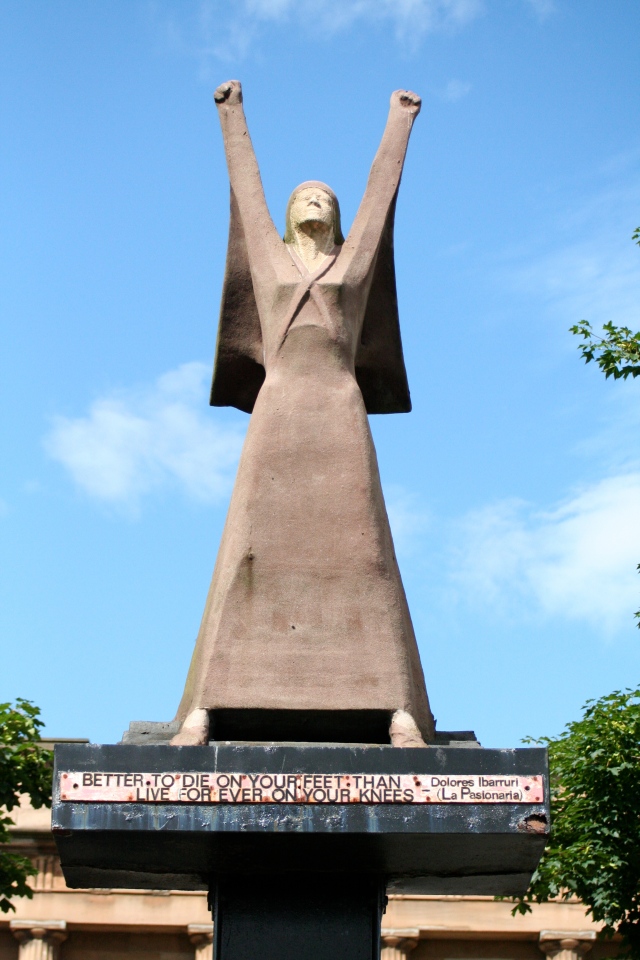 La Pasionaria statue