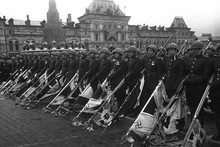 Soviet soldiers present captured nazi banners